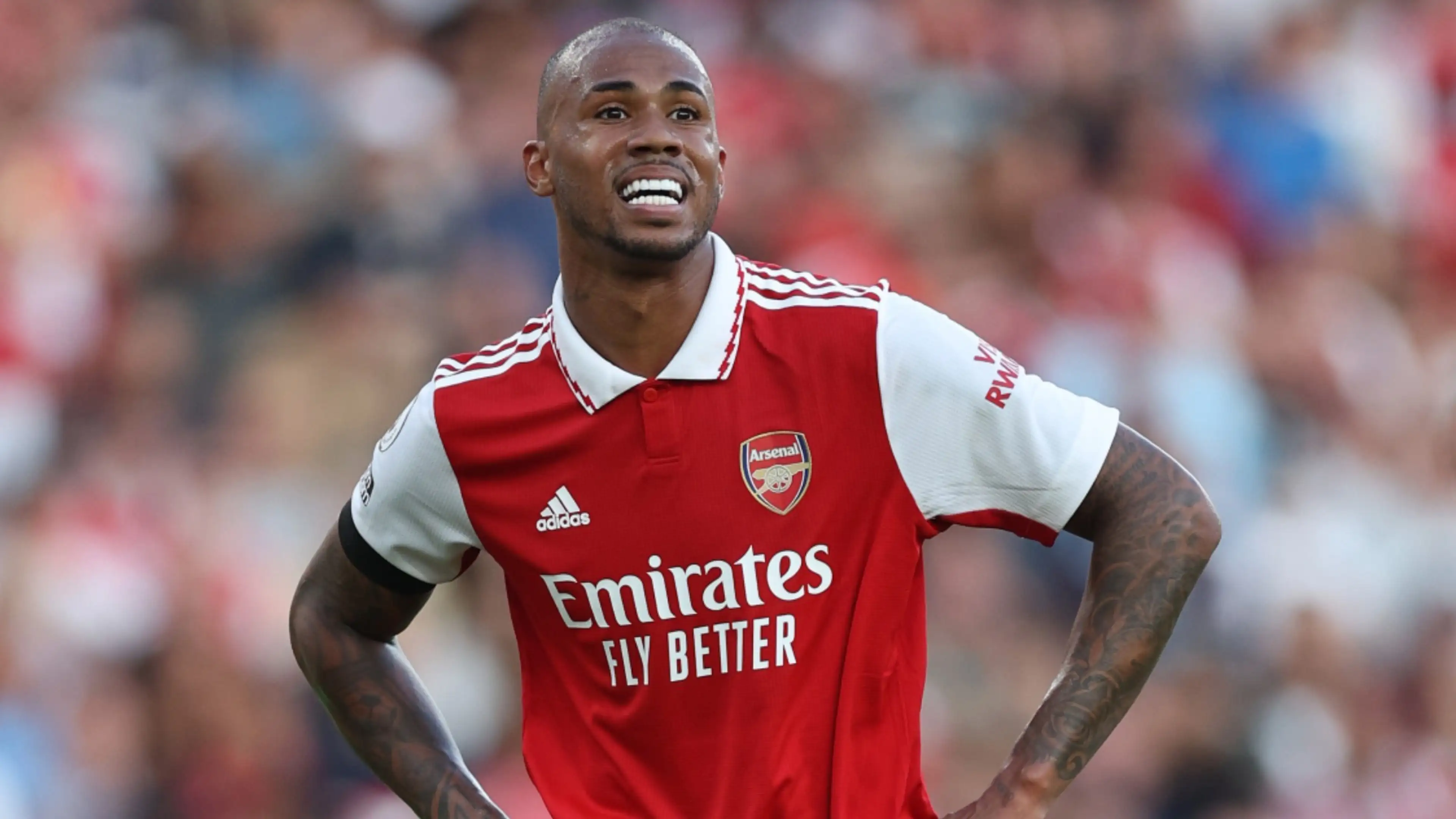 GOAL! Gabriel Magalhães makes it 3 - 0 for Arsenal